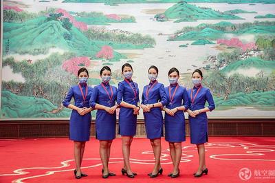 70名东航空姐亮相第四届进博会，参与礼仪引导服务