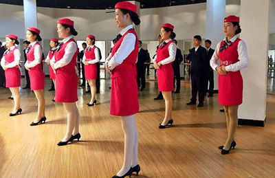 高铁乘务礼仪训练厅 专业服务背后的严格训练